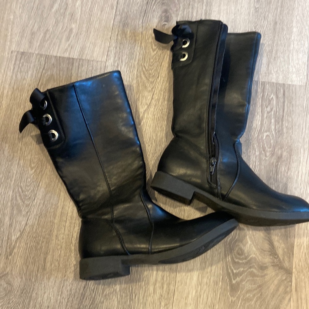 Like new black boots